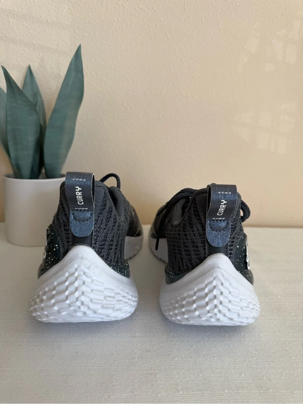 New Under Armour Curry Gray Athletic Sneakers with White Speckled Sole